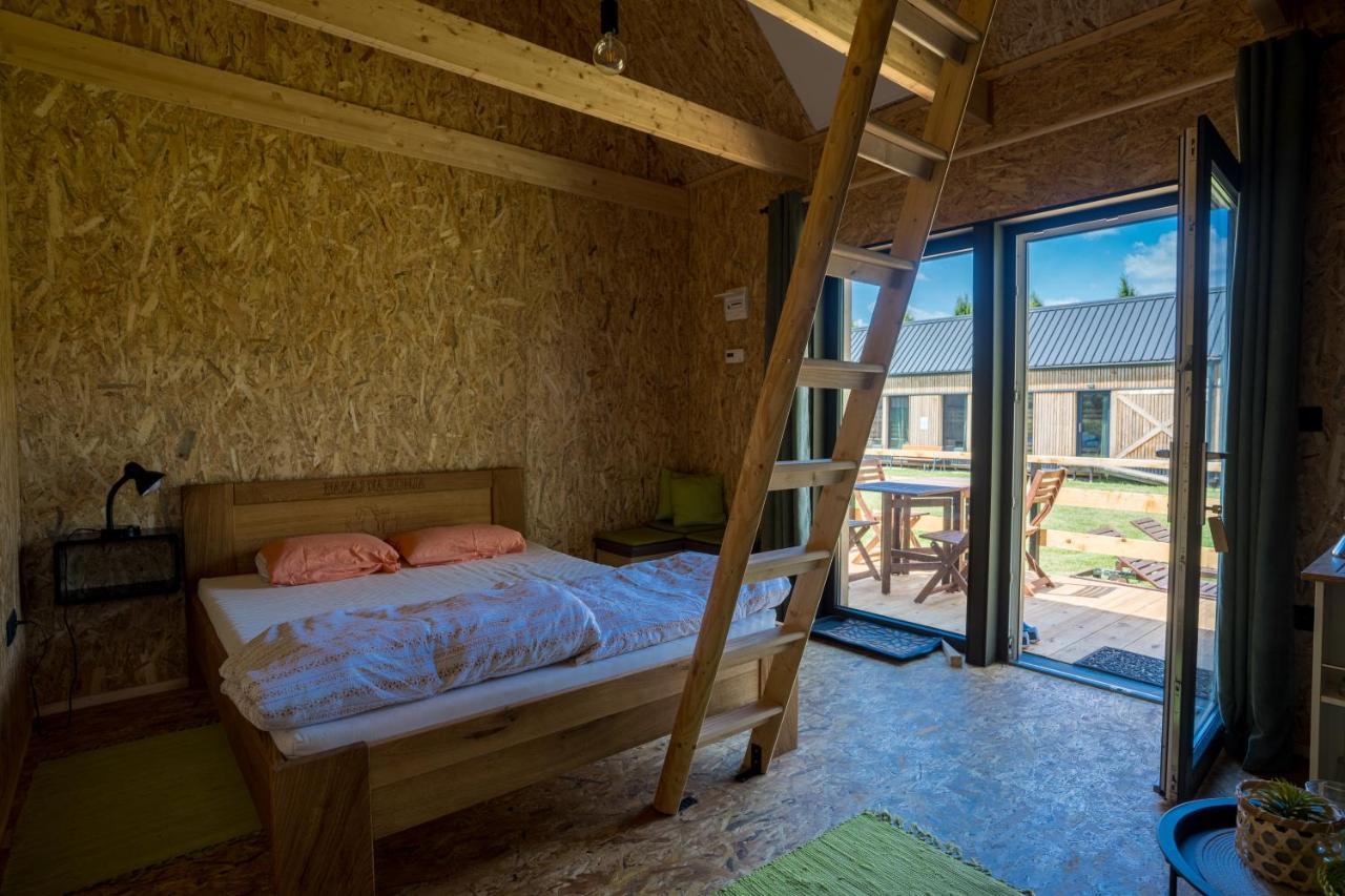 מלון Cirkovce Horse Glamping Park מראה חיצוני תמונה
